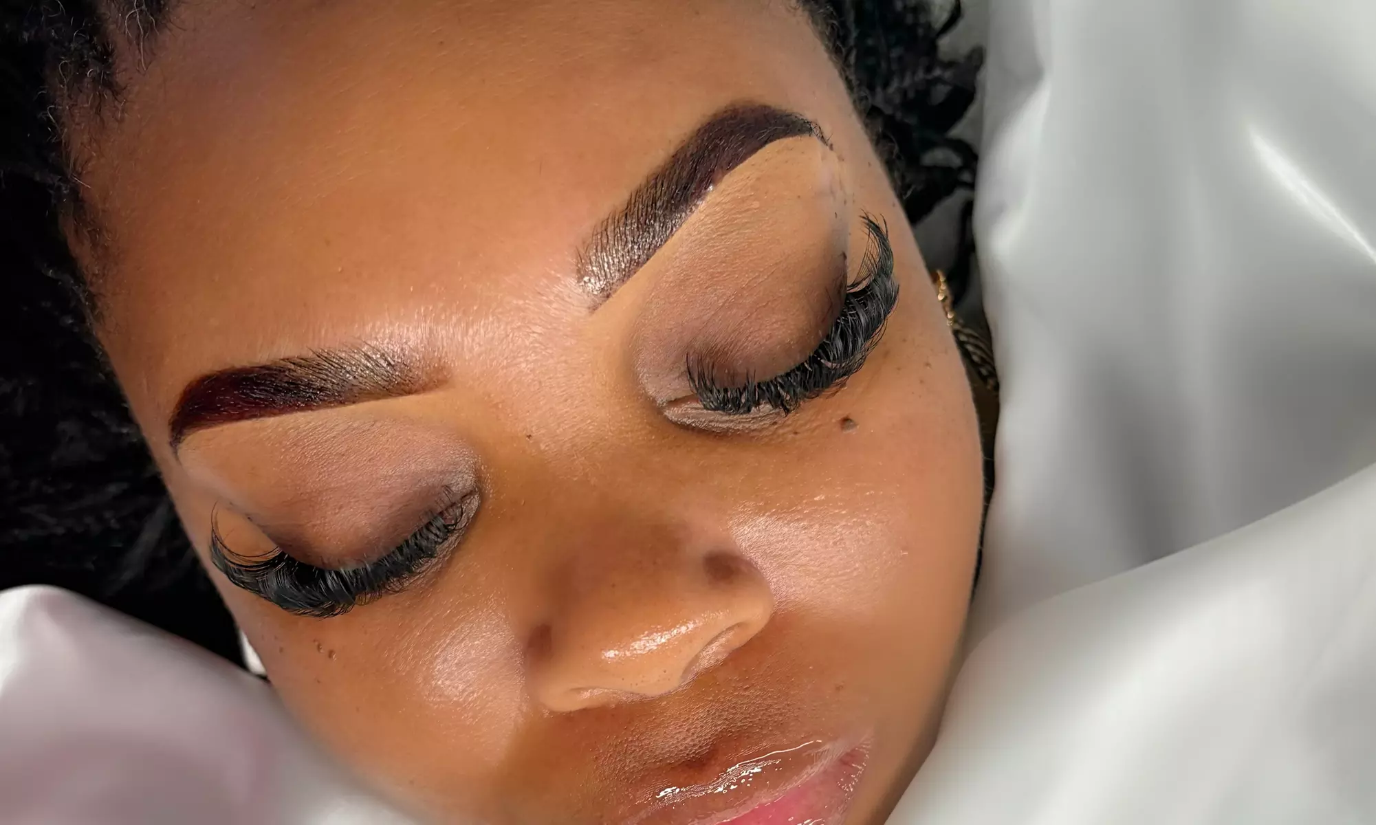 Unlock Flawless Beauty: Say Goodbye to Daily Makeup Hassles!