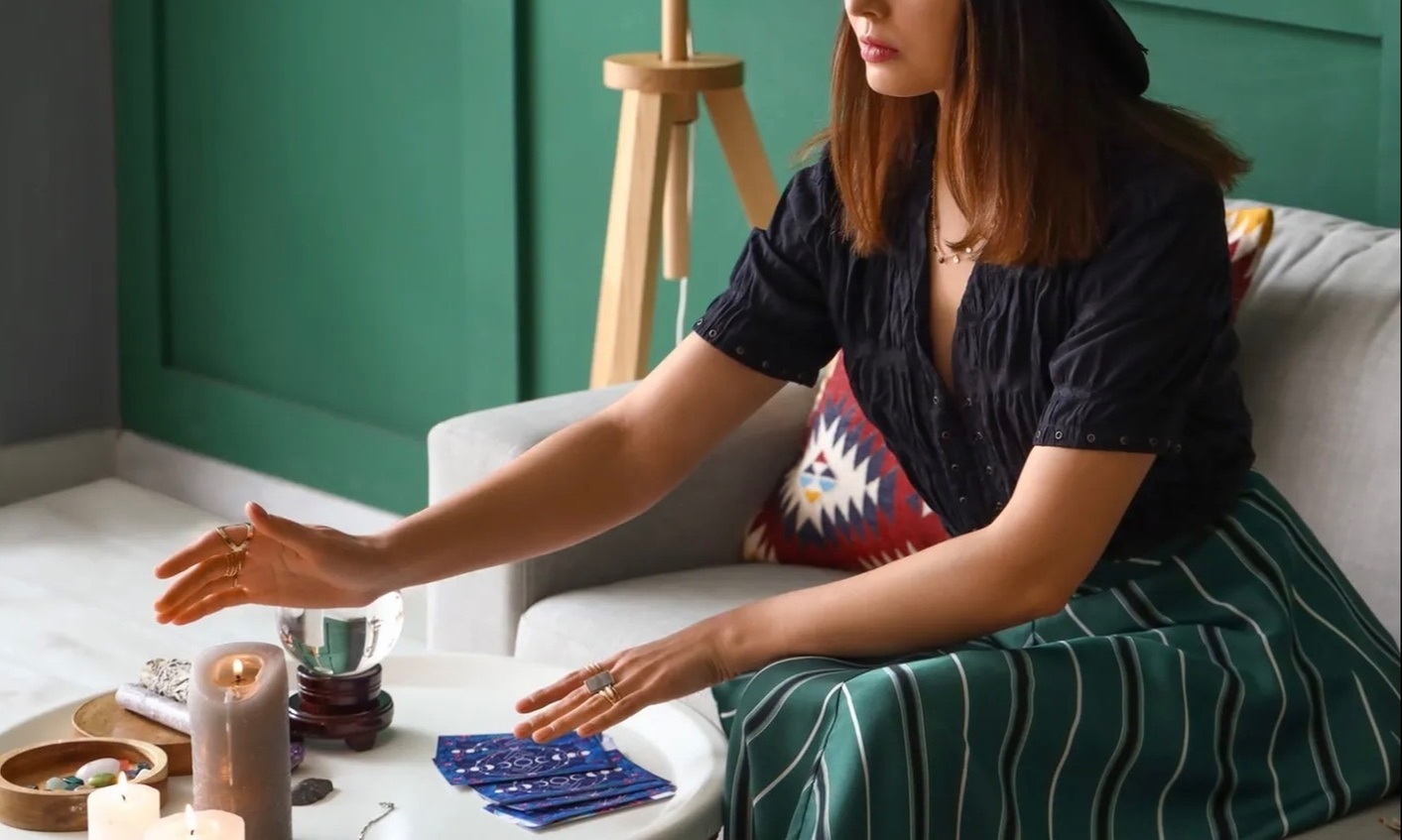 Dive into Mystical Insights: Palm, Tarot and Energy Reading