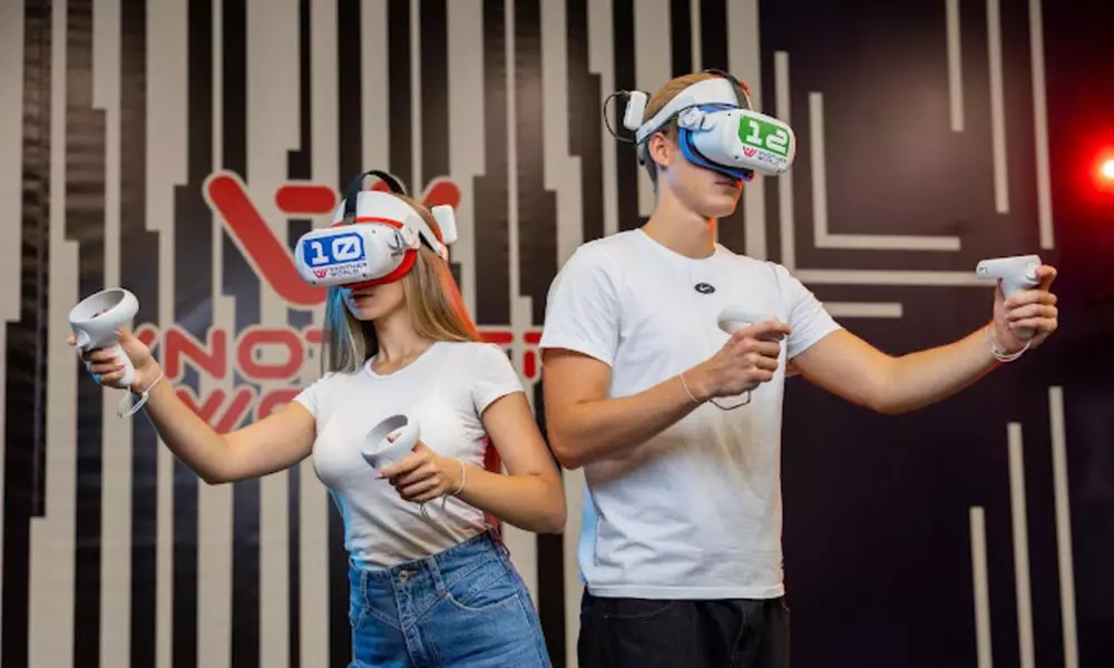 Full-Body VR Immersive Multiplayer Experience for 5-10 People