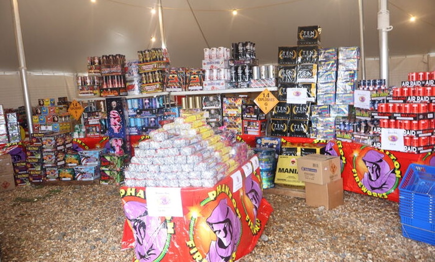 Image 2: Fireworks of Mississippi: Great Selection for Fun New Year Celebration