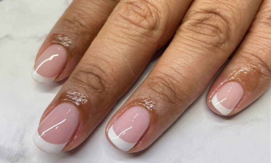 Image 3: Up to 40% Off on Nail Spa/Salon - Shellac / No-Chip / Gel at Flourish Beauty