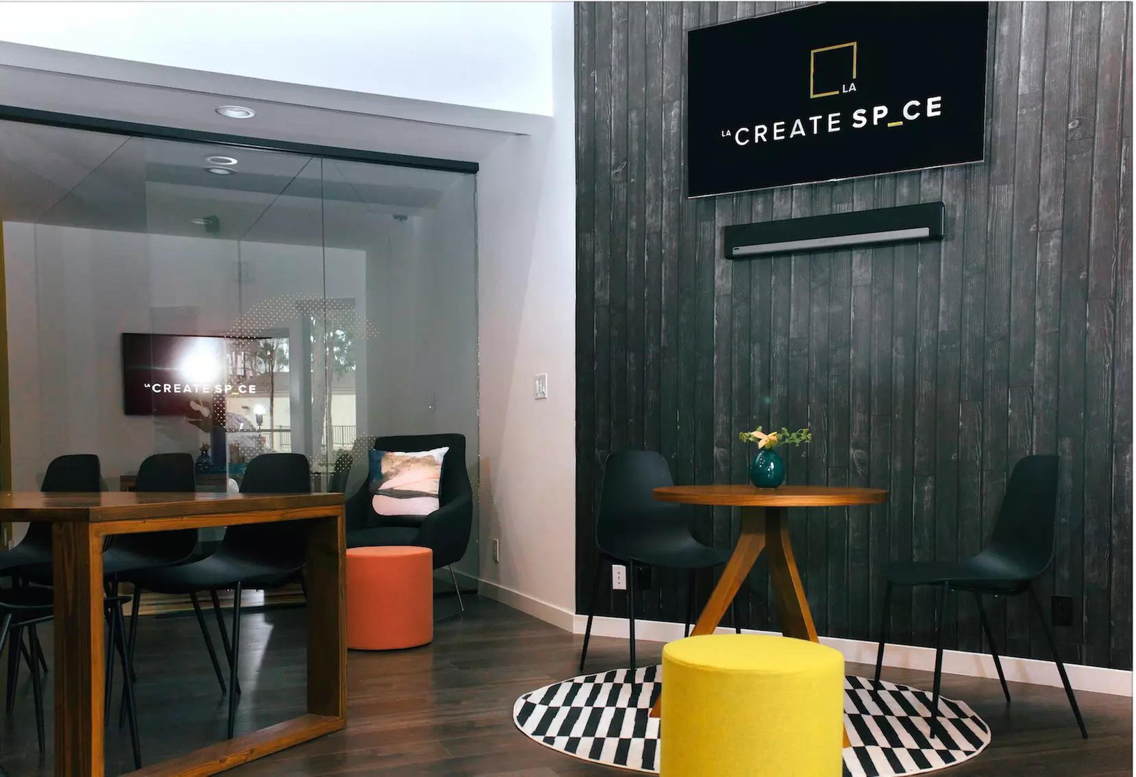 30% Off Shared Working Space Rental - Second Medium
