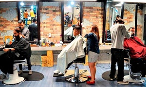 Corte de cabello y/o arreglo de barba + cerveza hasta 50% off