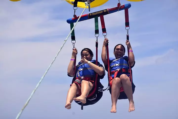 Parasailing in Waikiki from Oahu Hawaii