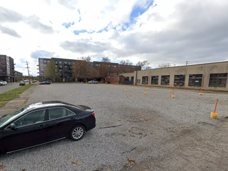 Parking at 400 Square Lot