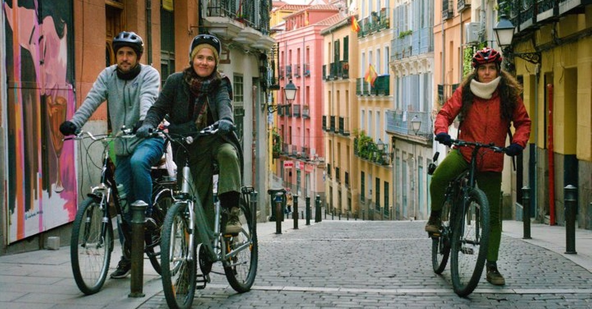 Tour de historia y misterio con aperitivo en Madrid
