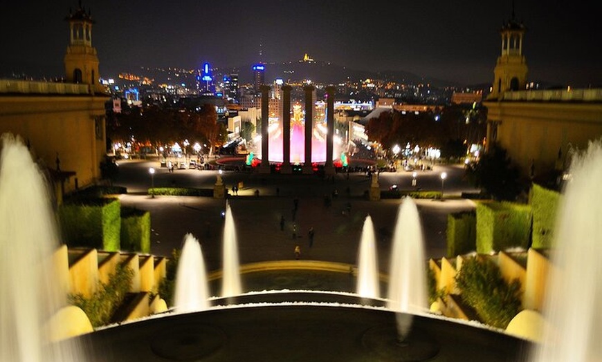 Image 4: Tour nocturno panorámico por Barcelona
