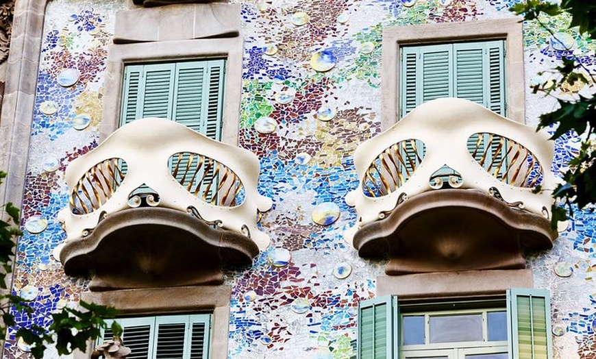 Image 8: Entrada a la Casa Batlló con audioguía inteligente