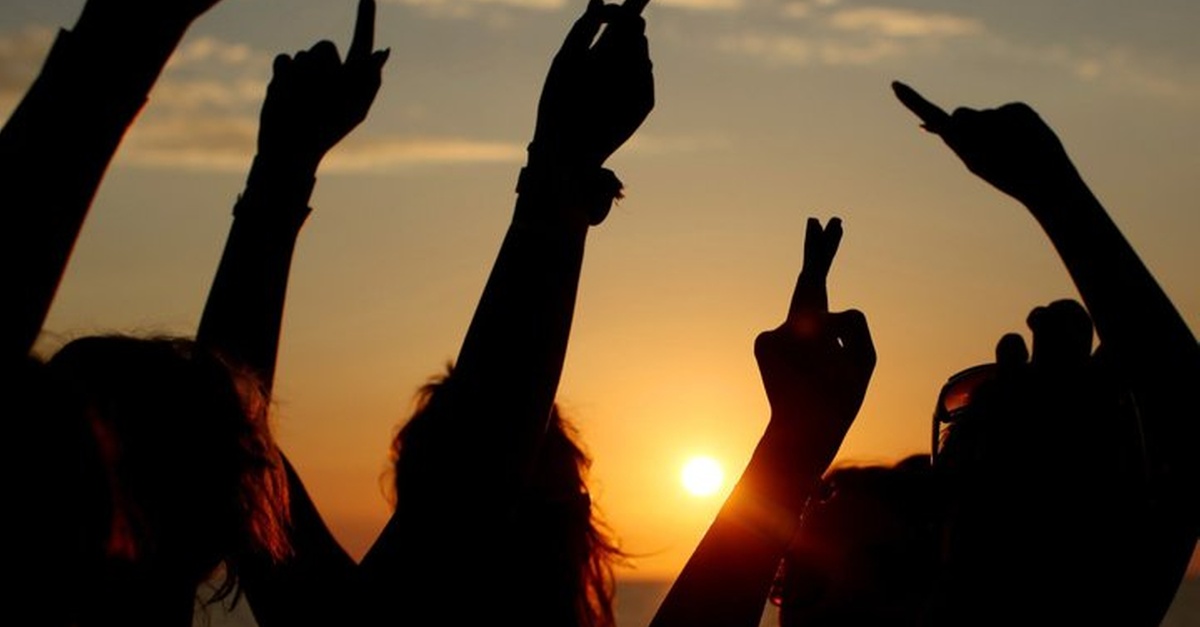 Fiesta en barco con entrada a discoteca en Ibiza