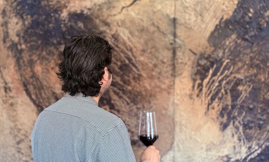 Image 18: Vinos y maravillas: Una cata española en una galería de arte privada