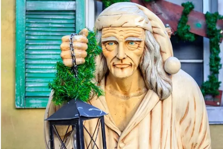 Helen's Ghosts of Christmas Past Walking Tour