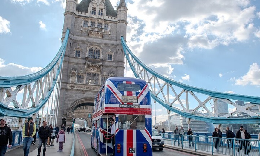 Image 10: London: Great British Afternoon Tea Bus Tour