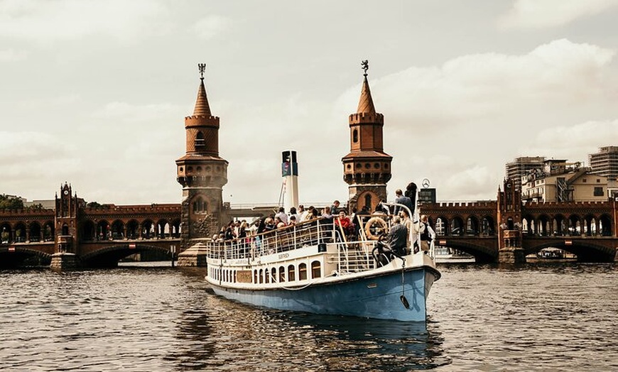 Image 2: Alt-Berliner Bierabend Sonnenuntergangsfahrt auf Dampfschiff