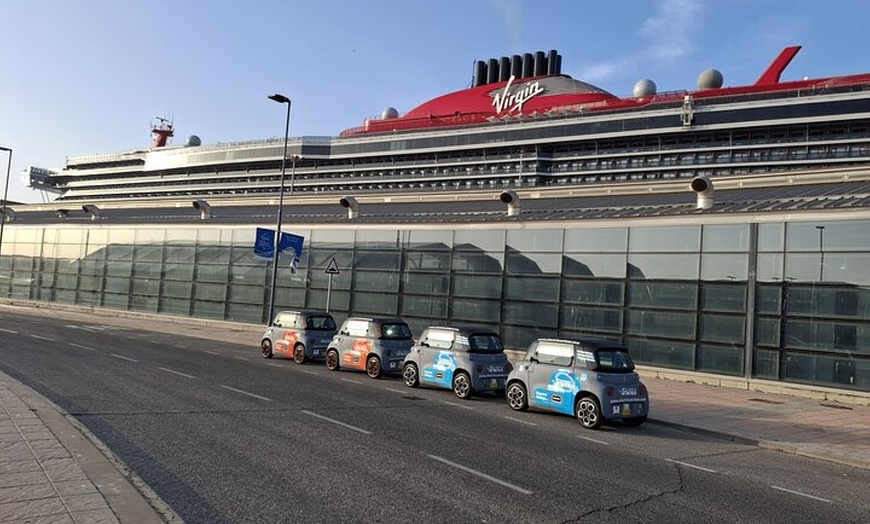Image 14: Recorrido por Málaga en Coche Eléctrico con Recogida en el Puerto
