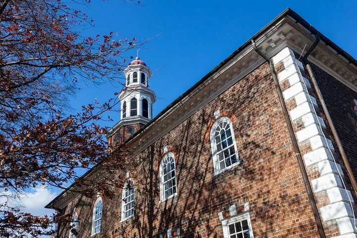Old Town Alexandria in a Day with Round Trip Ferry Cruise