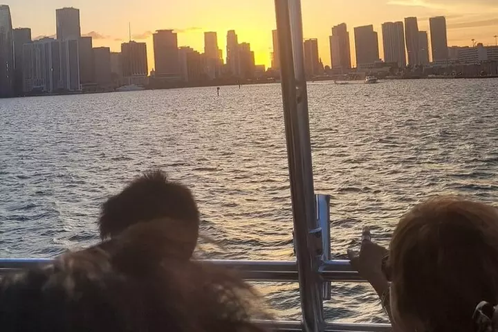 Miami and Bayside 90 min Cruise of Celebrity Islands