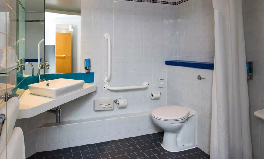Image 8: ✈ REGNO UNITO | Londra - Holiday Inn Express London - Hammersmith, ...