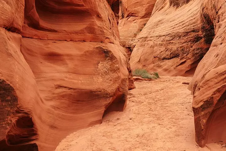 Waterhole Canyon Guided Tour - Second Medium