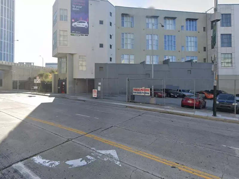 Parking at 404 2nd St. Lot - Primary Image