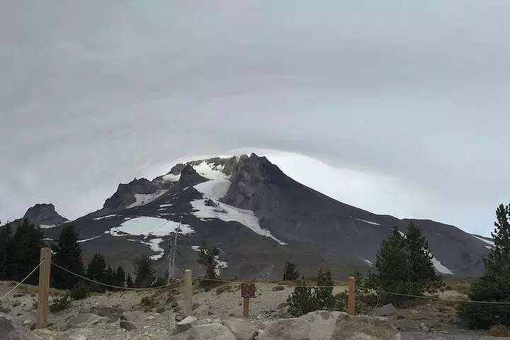 The Hood-Columbia Loop: Timberline, Orchards, and Waterfalls