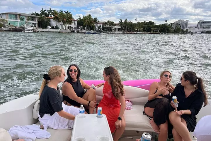 Miami Beach Luxury Yacht Adventure: Explore Stunning Coastline