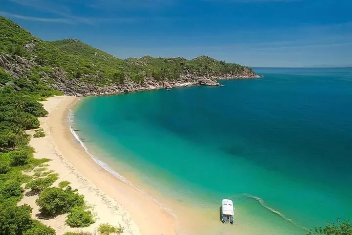 Magnetic Island Discovery Tour with Snorkeling & Paddle Boarding