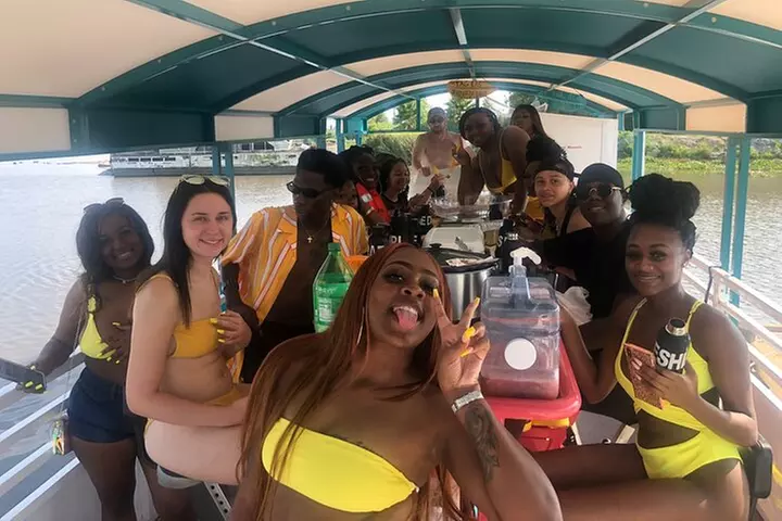 New Orleans Bayou and Swamp Tiki Boat Tour