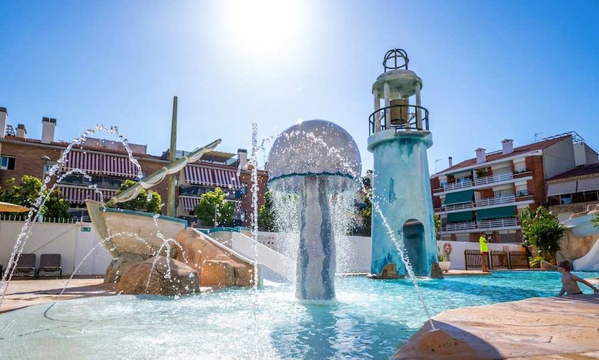 Image 38: ✈ COSTA BARCELONA | Pineda de Mar - Hotel Pineda Splash 4* - Baseny