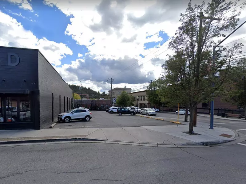 Parking at [IC10] Thrift store Lot