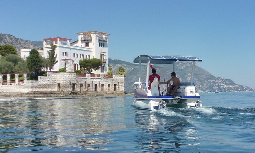 Image 3: Croisière guidée et privée en catamaran solaire entre Nice et Monaco