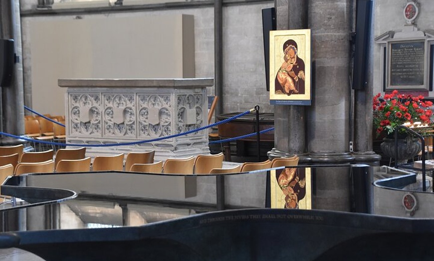 Image 14: London To Southampton Transfer to Stonehenge and Sailsbury