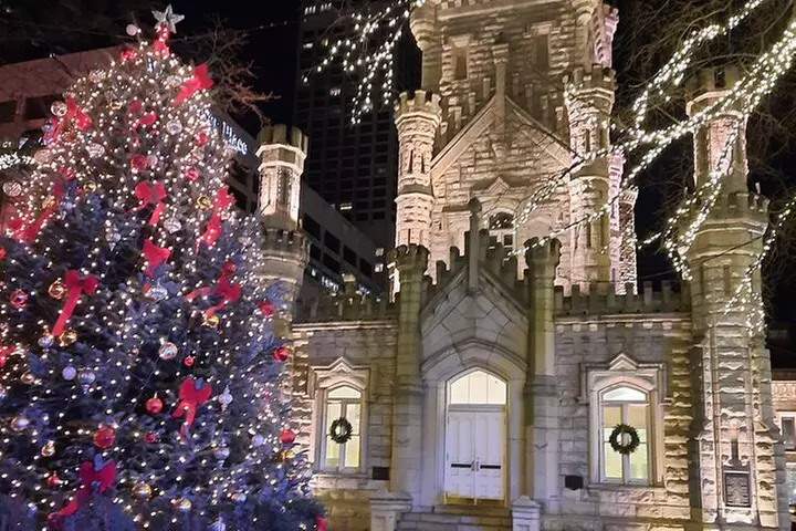 Chicago Seasonal Stroll Walking Tour of Holiday Attractions
