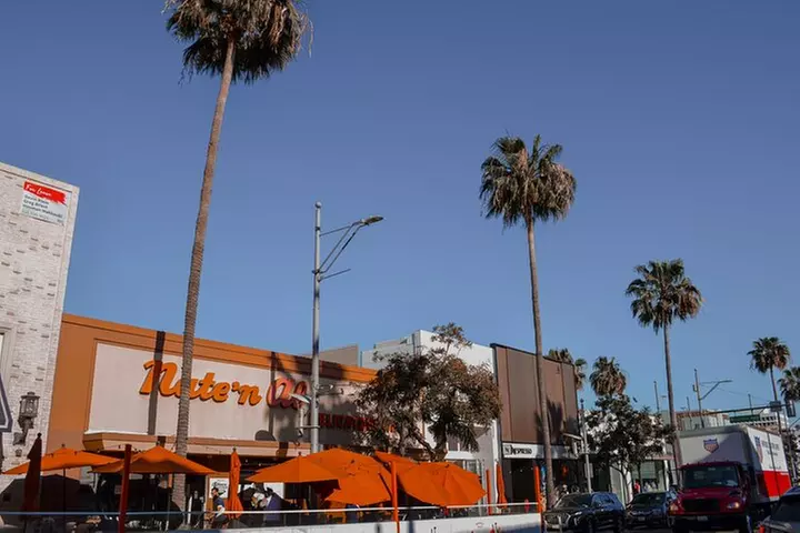 Los Angeles Must-See Tour - Filming Locations, Crime Scenes, Celebr...
