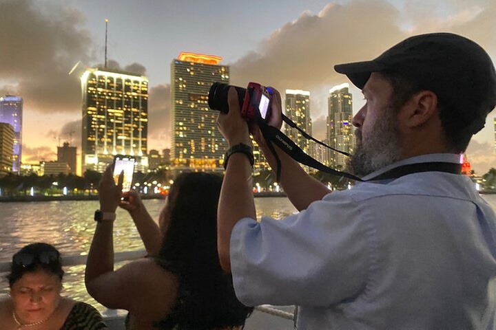 Miami: Biscayne Bay Star Island Sightseeing Cruise+Miami Skyline