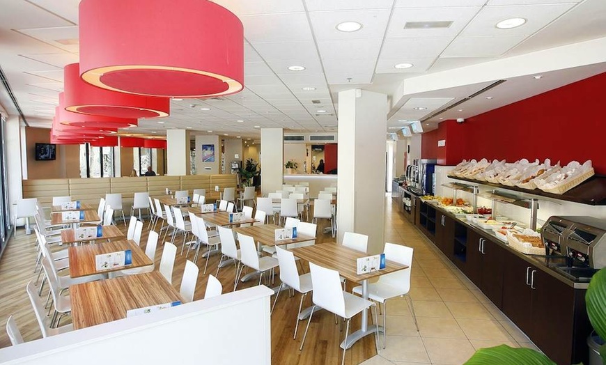 Image 35: ✈ HISZPANIA | Barcelona - Travelodge Barcelona Poblenou 1* - City b...