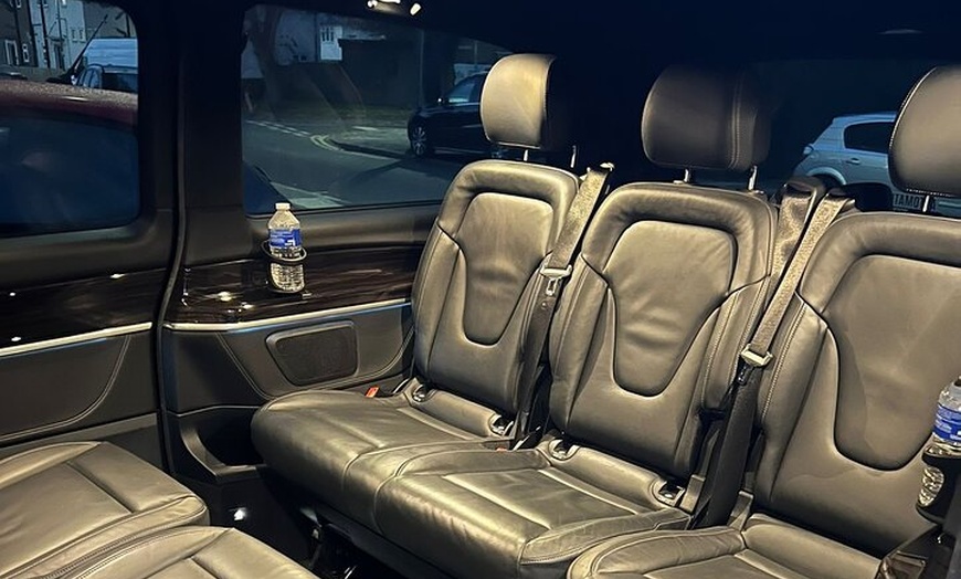 Image 2: One Way Taxi Transfer from London Luton Airport to London City