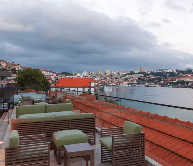 ✈ PORTOGALLO | Porto - Neya Porto Hotel 4*, 2 notti - Upgrade in om...