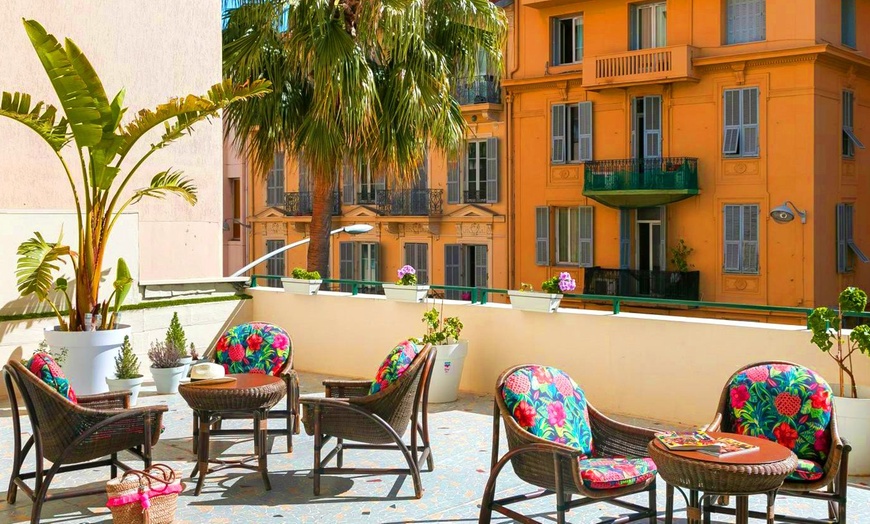 Image 1: ✈ CÔTE D'AZUR | Nice - Hotel Locarno 3* - Centre ville