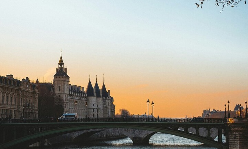 Image 18: Marais Highlights, Place des Vosges avec Victor Hugo & Bakery Tour