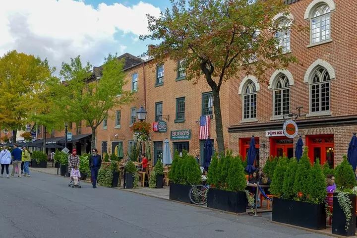 Old Town Alexandria in a Day with Round Trip Ferry Cruise