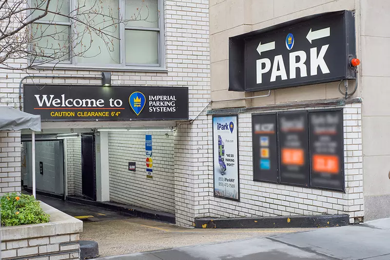 Parking at iPark - 650 Parking Corp. Garage