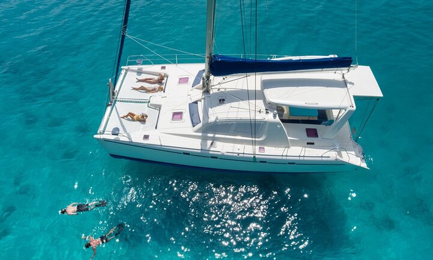 Image 3: Tour Experiencia Torrevieja con el Catamarán Apaelo