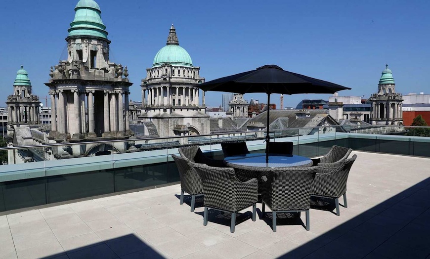 Image 6: ✈ IRLANDE DU NORD | Belfast - Ten Square Hotel, an Ascend Hotel Col...