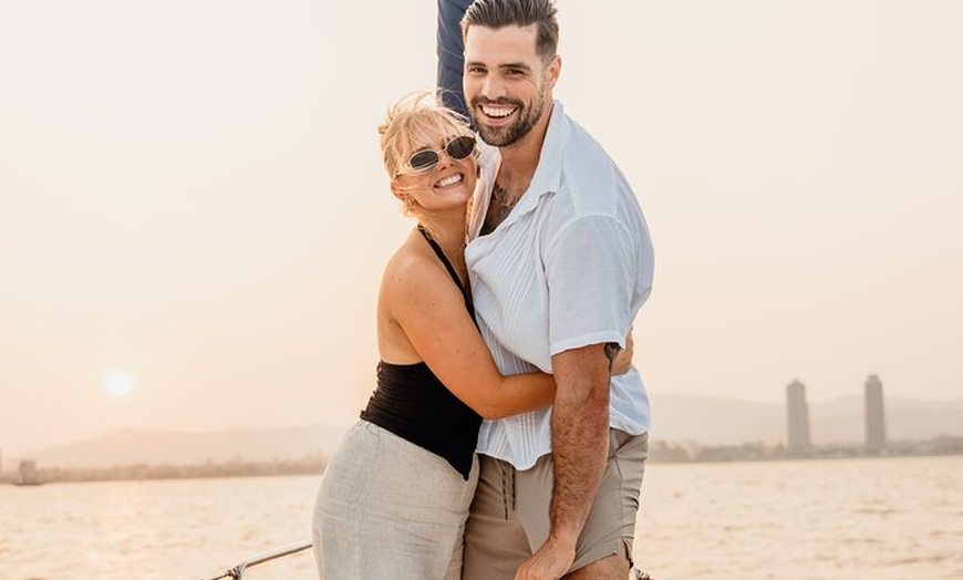 Image 6: Paseo en Velero al Atardecer en Barcelona con Capitán Local