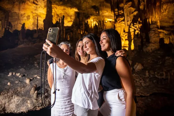 Medio Día a las Cuevas del Drach con Paseo en Barco y Concierto.