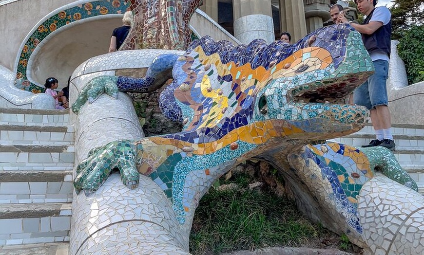 Image 20: Tour por la tarde del Park Güell