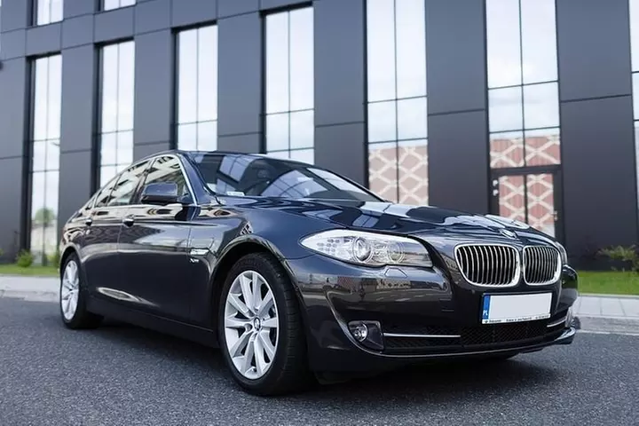 Private Arrival Transfer from Calgary International Airport to Calgary Downtown - Primary Image
