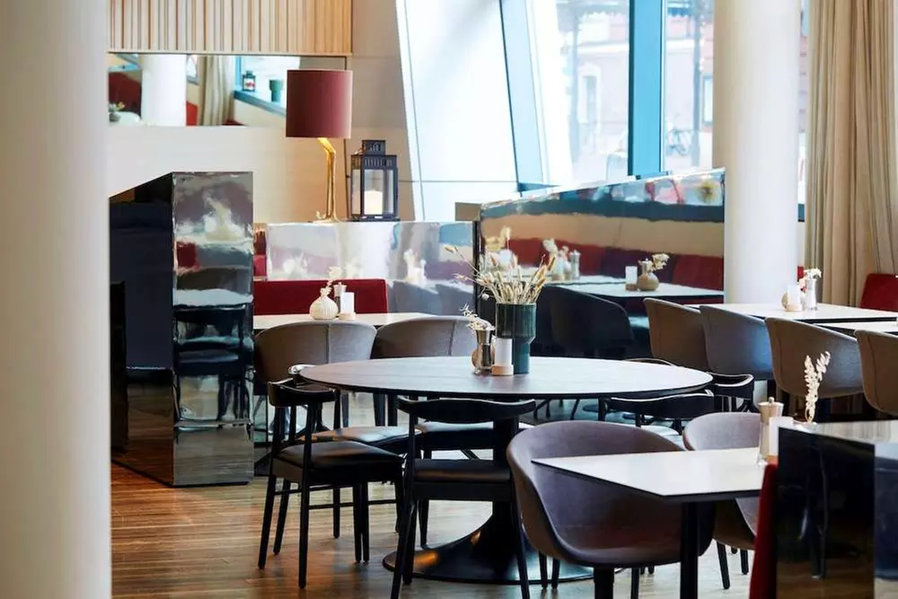 ✈ DEUTSCHLAND | Hamburg - Scandic Hamburg Emporio 4*, 2 Nächte