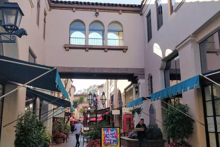 Santa Barbara Scavenger Hunt Walking Tour and Game - Primary Image