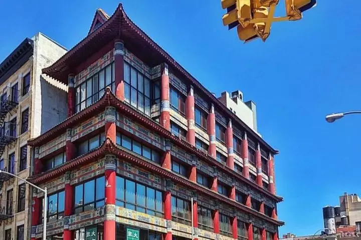 3 New York Neighborhoods Semi-Private Tour : SoHo, Chinatown and Li...
